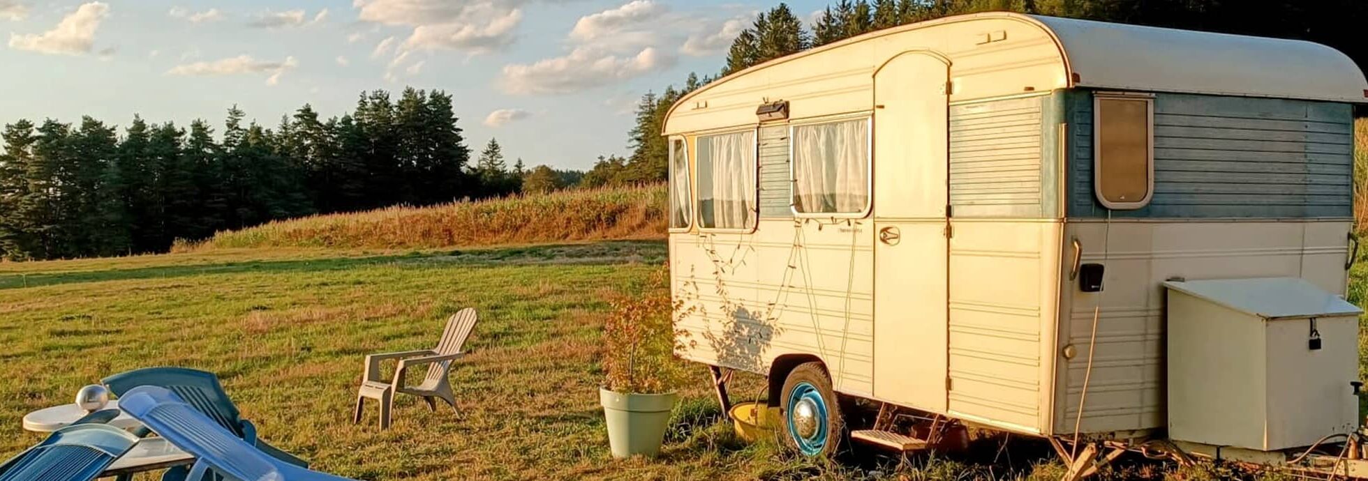 Location caravane vintage auvergne Digue Amorette de 1967