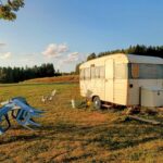 location-caravane-vintage-campagne-auvergne